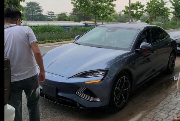 BYD Seal xuất hiện tại Việt Nam, cạnh tranh Toyota Camry BYD Seal xuất hiện tại Việt Nam, cạnh tranh Toyota Camry