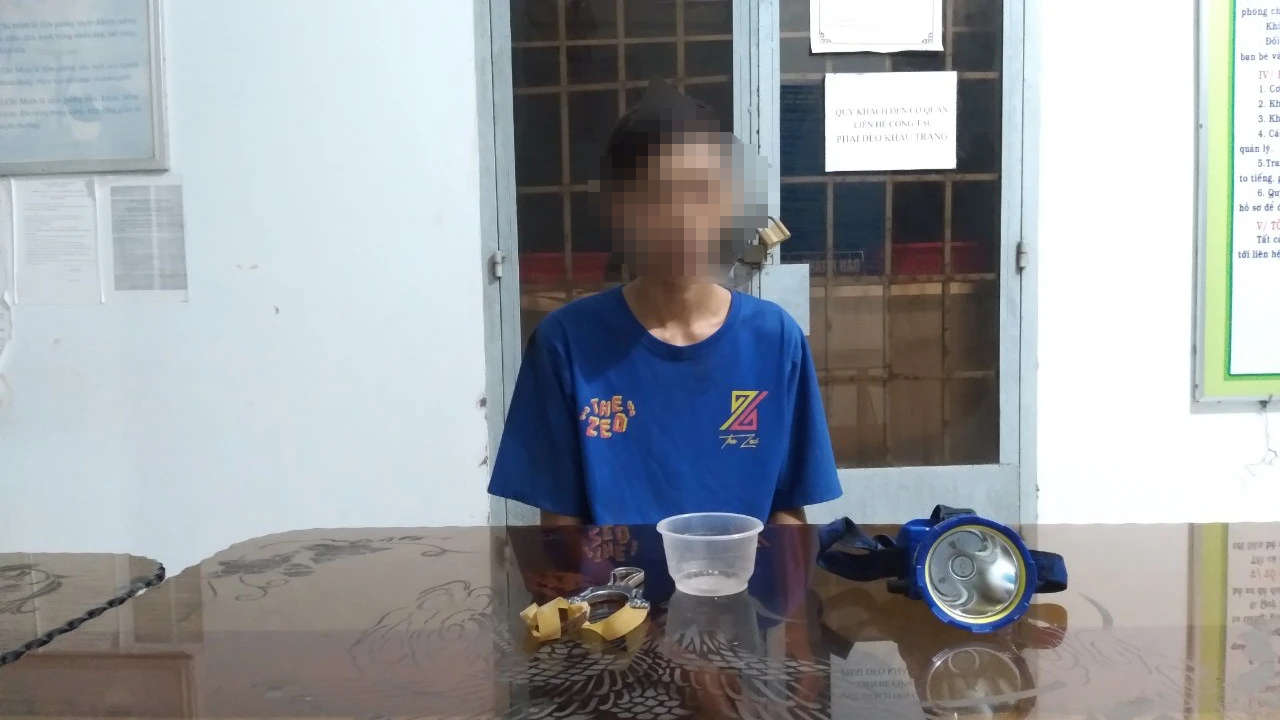 D.H.V tại cơ quan công an