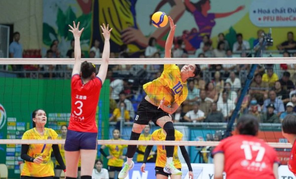 Bích Tuyền rực sáng, Thanh Thúy phong độ không cao khiến đội nhà thua ngược CLB cũ Bích Tuyền rực sáng, Thanh Thúy phong độ không cao khiến đội nhà thua ngược CLB cũ