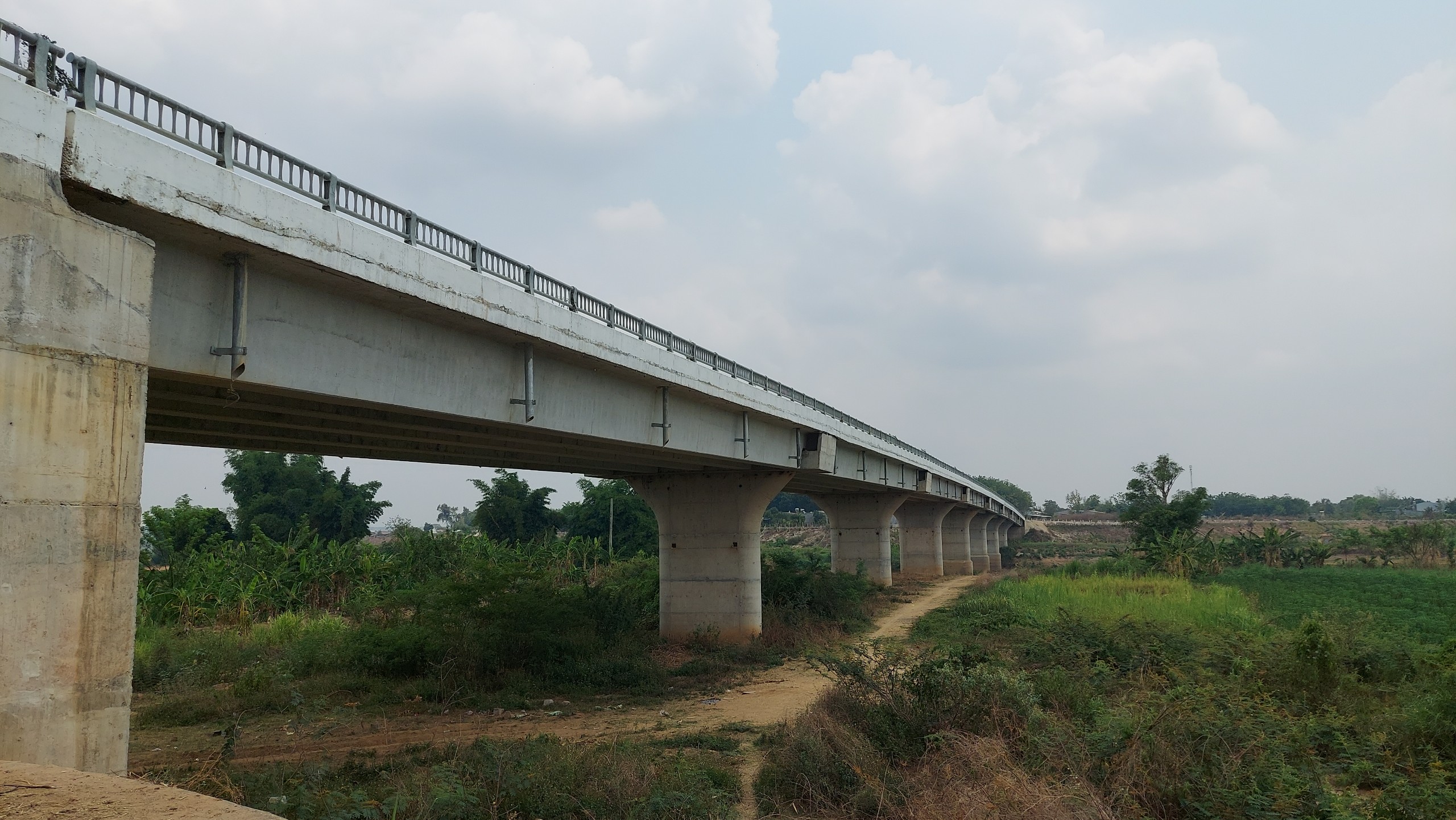 Cầu trăm tỉ làm xong chờ đường dẫn- Ảnh 1. Cầu trăm tỉ làm xong chờ đường dẫn- Ảnh 1.