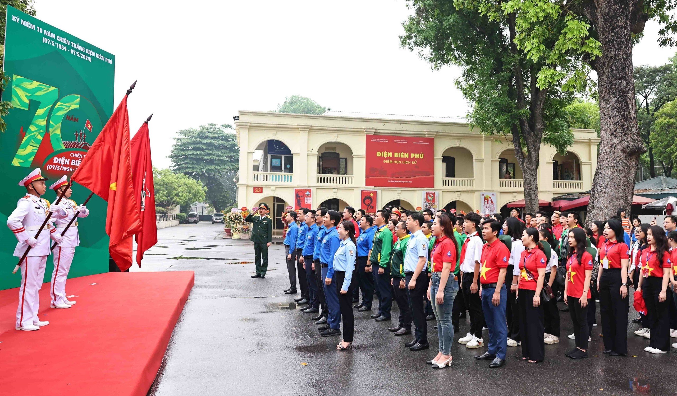 Lễ xuất quân Hành trình “Điện Biên Phủ - Khát vọng non sông” do T.Ư Đoàn, T.Ư Hội Liên hiệp Thanh niên Việt Nam, T.Ư Hội Sinh viên Việt Nam, Hội đồng Đội T.Ư tổ chức sáng qua 24.4, mở đầu cho chuỗi các hoạt động cao điểm của tuổi trẻ hướng tới lễ kỷ niệm 70 năm Chiến thắng Điện Biên PhủẢnh: TTXVN