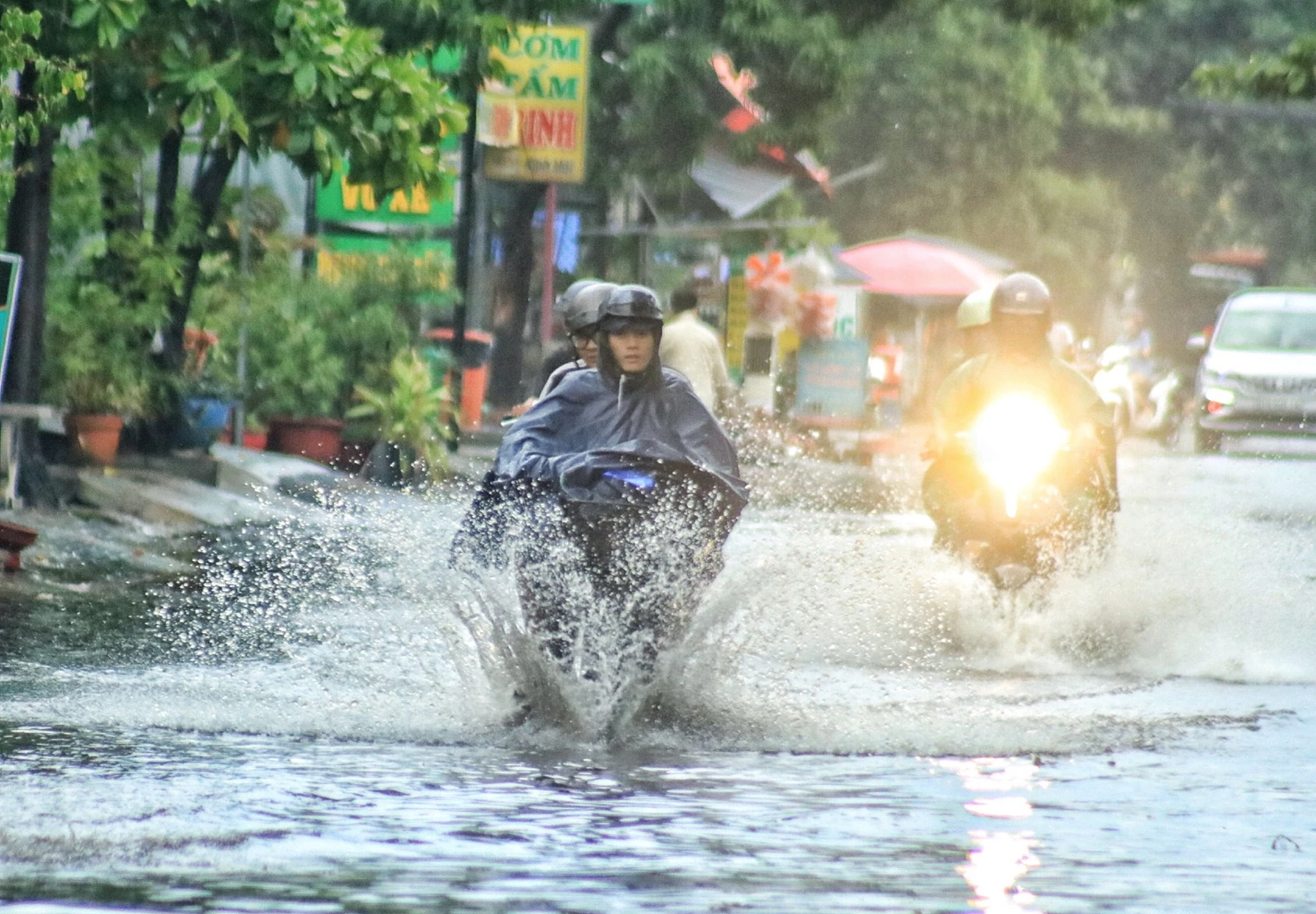 Chiều và tối nay, Tây nguyên và Nam bộ tiếp tục có mưa to trên 120mm- Ảnh 1.