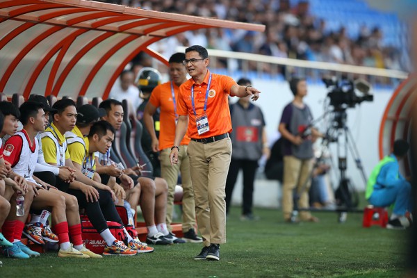 Cơ hội cuối của HLV Kiatisak