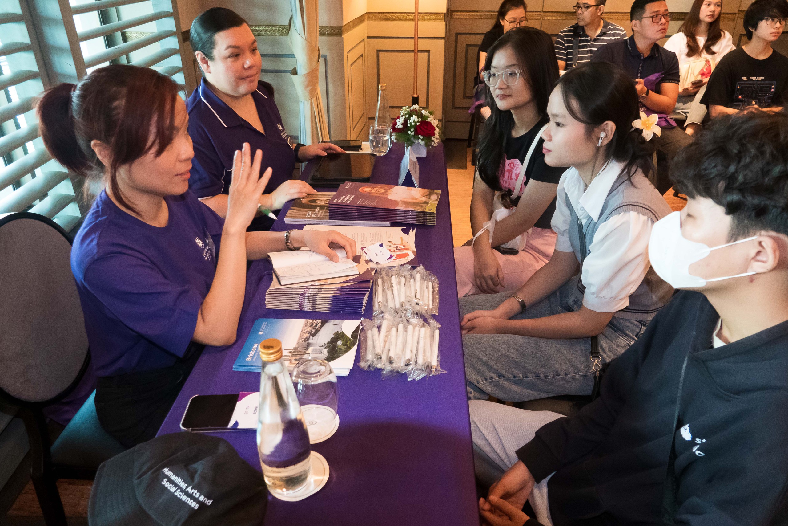 Giảng viên ĐH Queensland trực tiếp tư vấn cho học sinh Việt Nam về ngành nghề, chương trình đào tạo