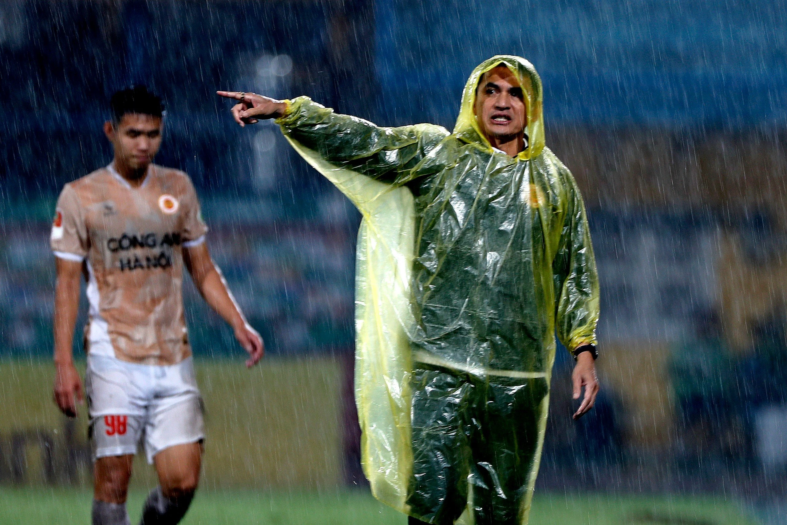 Dấu ấn của Kiatisak sau hơn 20 năm sống cùng bóng đá Việt Nam, khó có ngày trở lại! Dấu ấn của Kiatisak sau hơn 20 năm sống cùng bóng đá Việt Nam, khó có ngày trở lại!