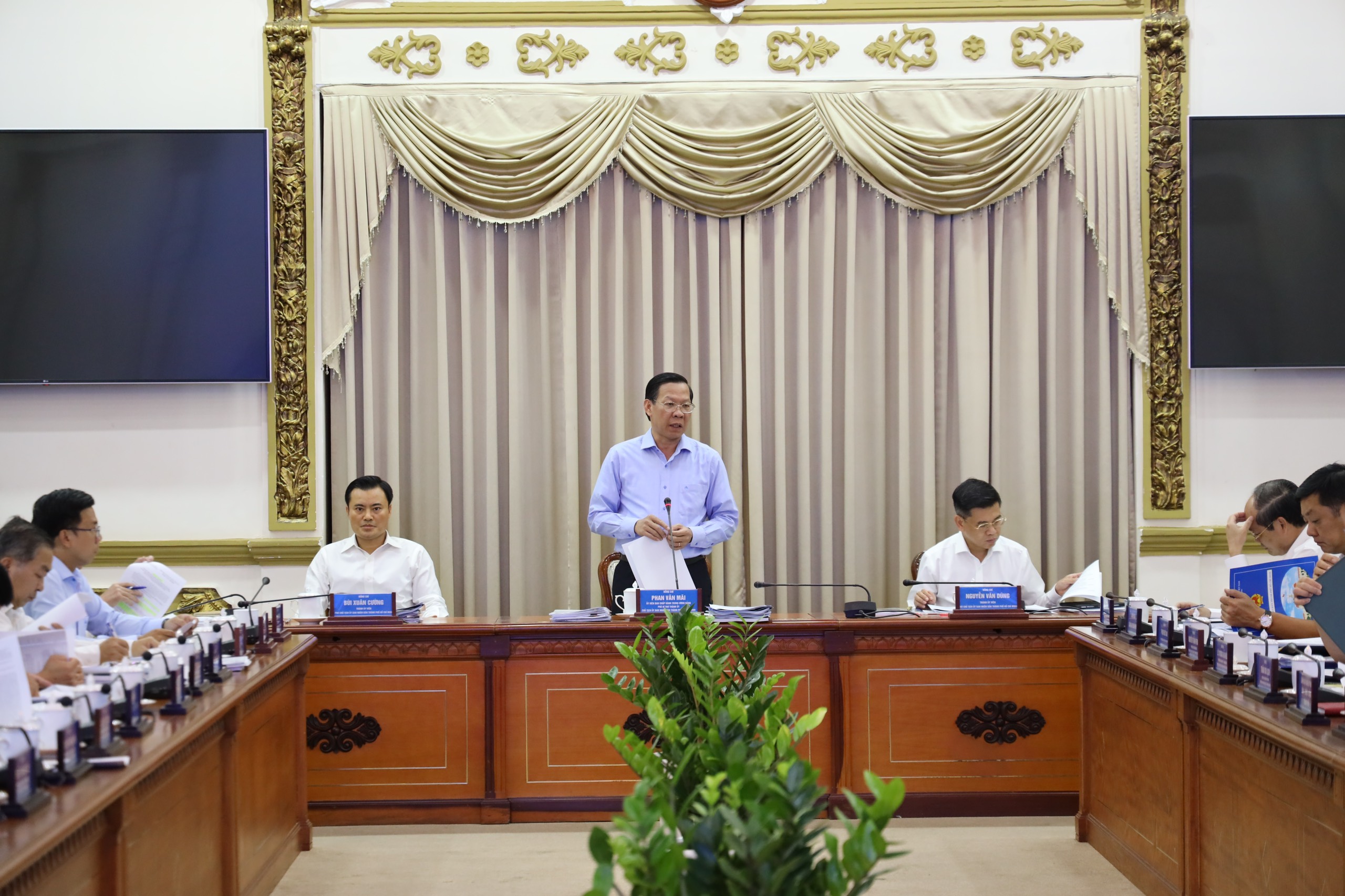 Đầu tư công ở TP.HCM giải ngân cầm chừng sau đợt thi đua- Ảnh 1.