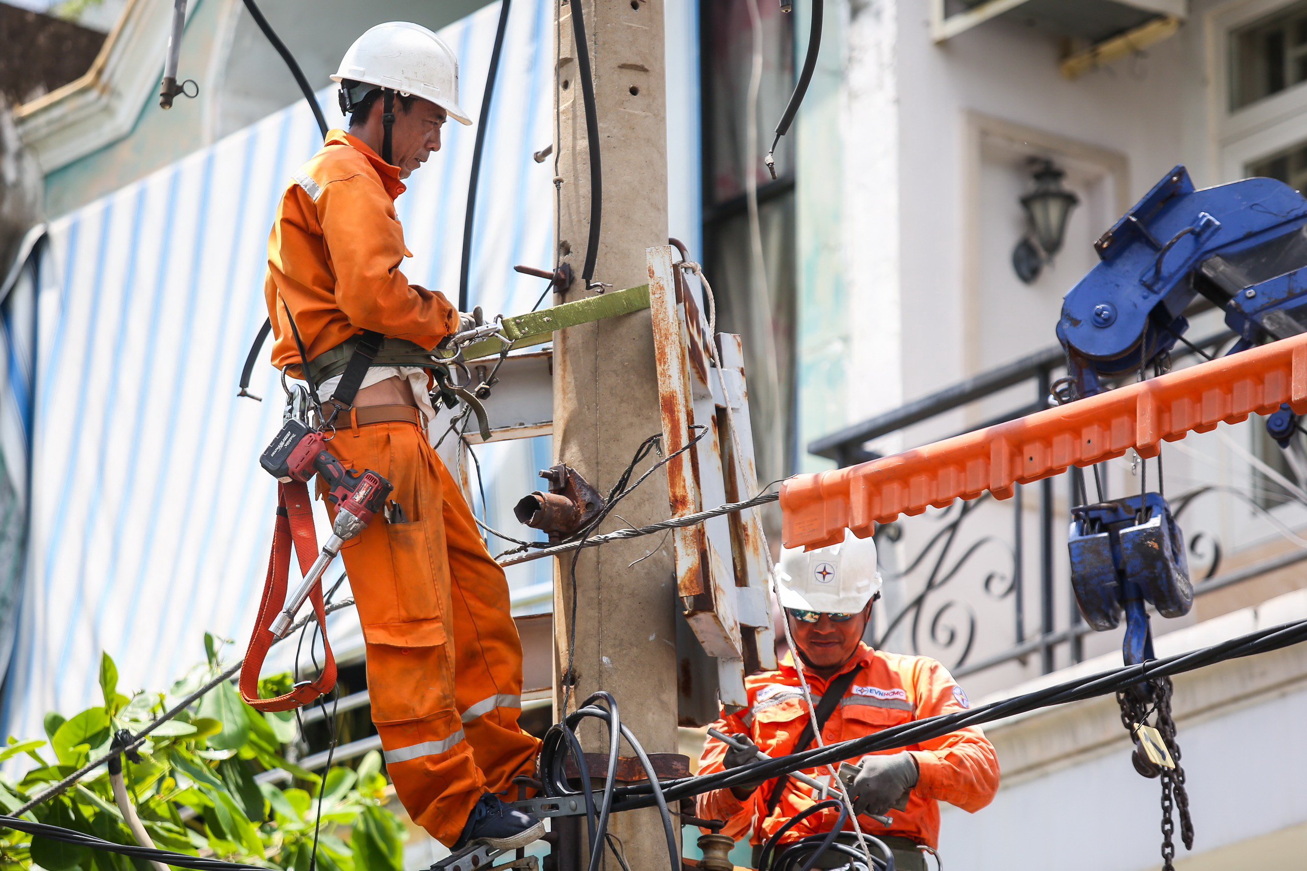 Điện trước áp lực tăng giá- Ảnh 1. Áp lực tăng giá điện hiện rất lớn