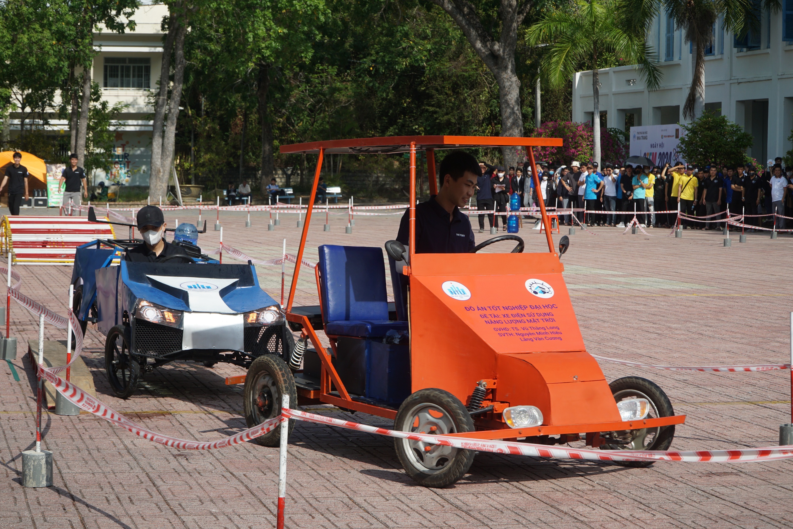 Sinh viên khoa Kỹ thuật ô tô với phần thi racing NTU 2024