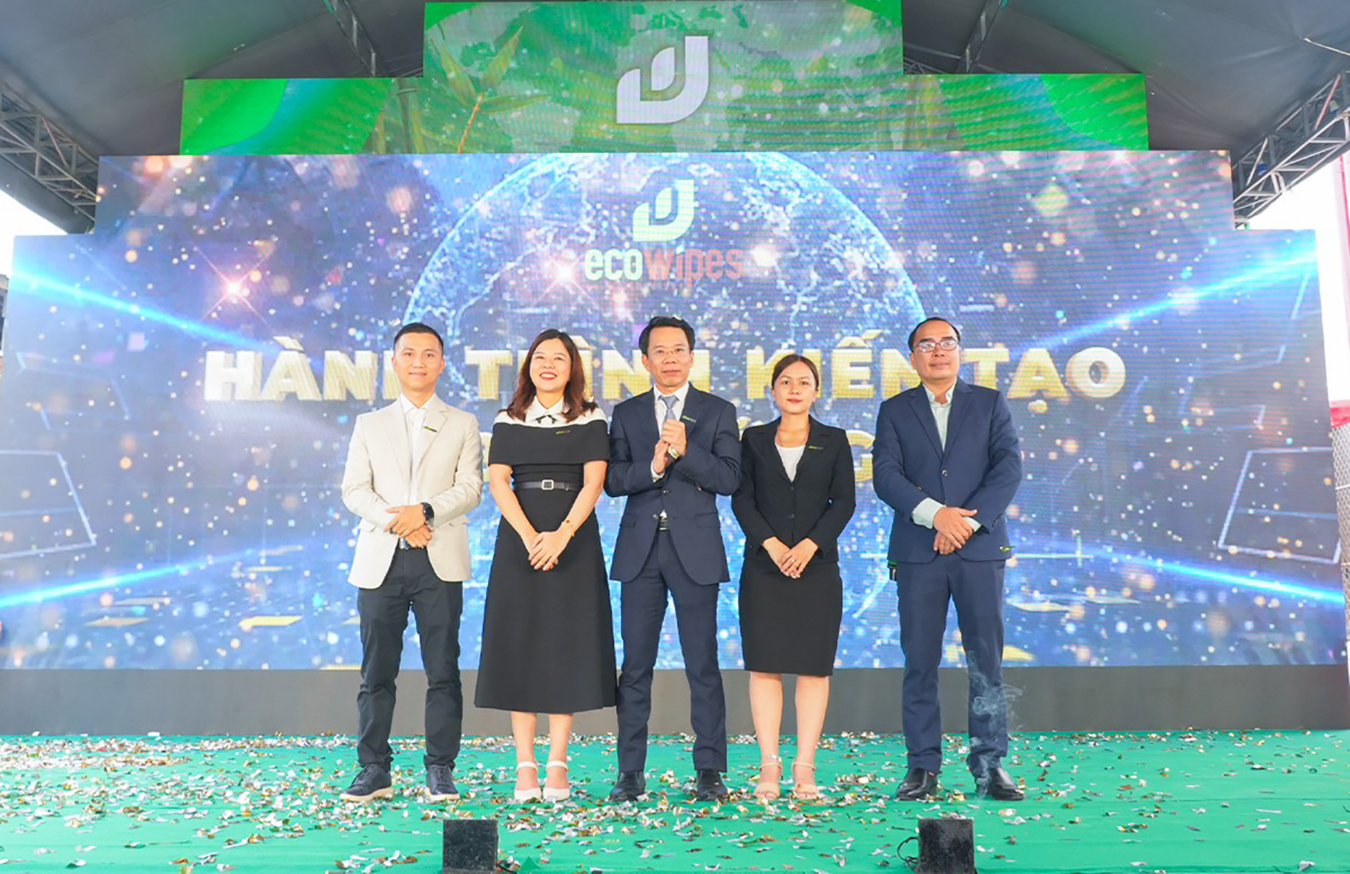 Ban lãnh đạo Eco Wipes Việt Nam thực hiện nghi thức khánh thành