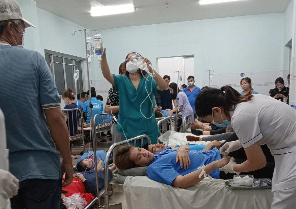 Gần 100 công nhân ở Đồng Nai nhập viện nghi bị ngộ độc thực phẩm- Ảnh 1. Gần 100 công nhân ở Đồng Nai nhập viện nghi bị ngộ độc thực phẩm- Ảnh 1.