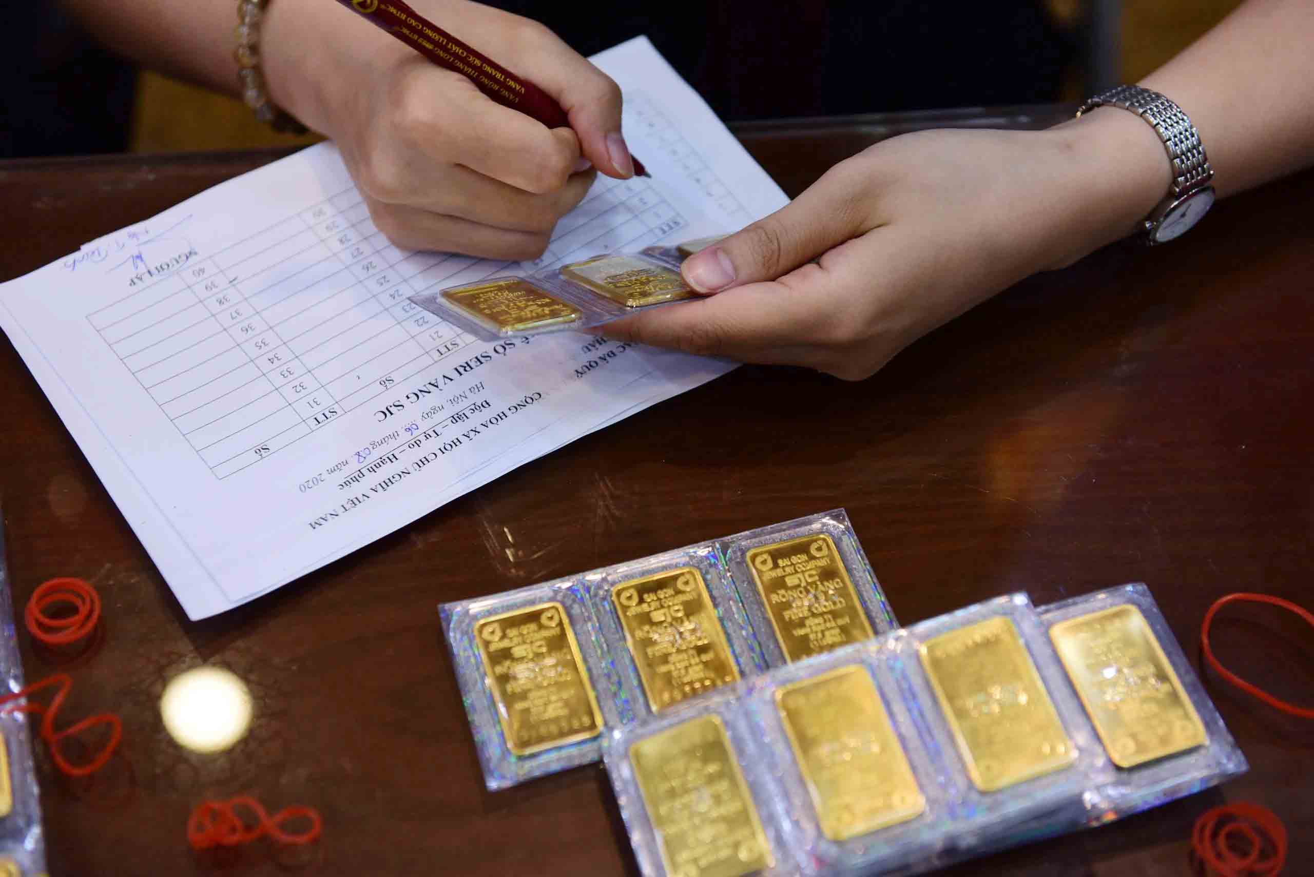 Giá cao, đấu thầu vàng vẫn ế- Ảnh 1. Giá vàng miếng SJC ở mức đỉnh