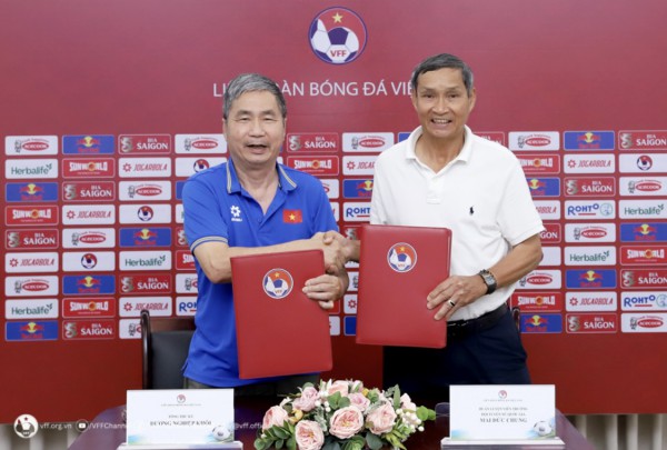 HLV Mai Đức Chung trở lại đội tuyển: Nhất cử lưỡng tiện cho bóng đá Việt Nam HLV Mai Đức Chung trở lại đội tuyển: Nhất cử lưỡng tiện cho bóng đá Việt Nam