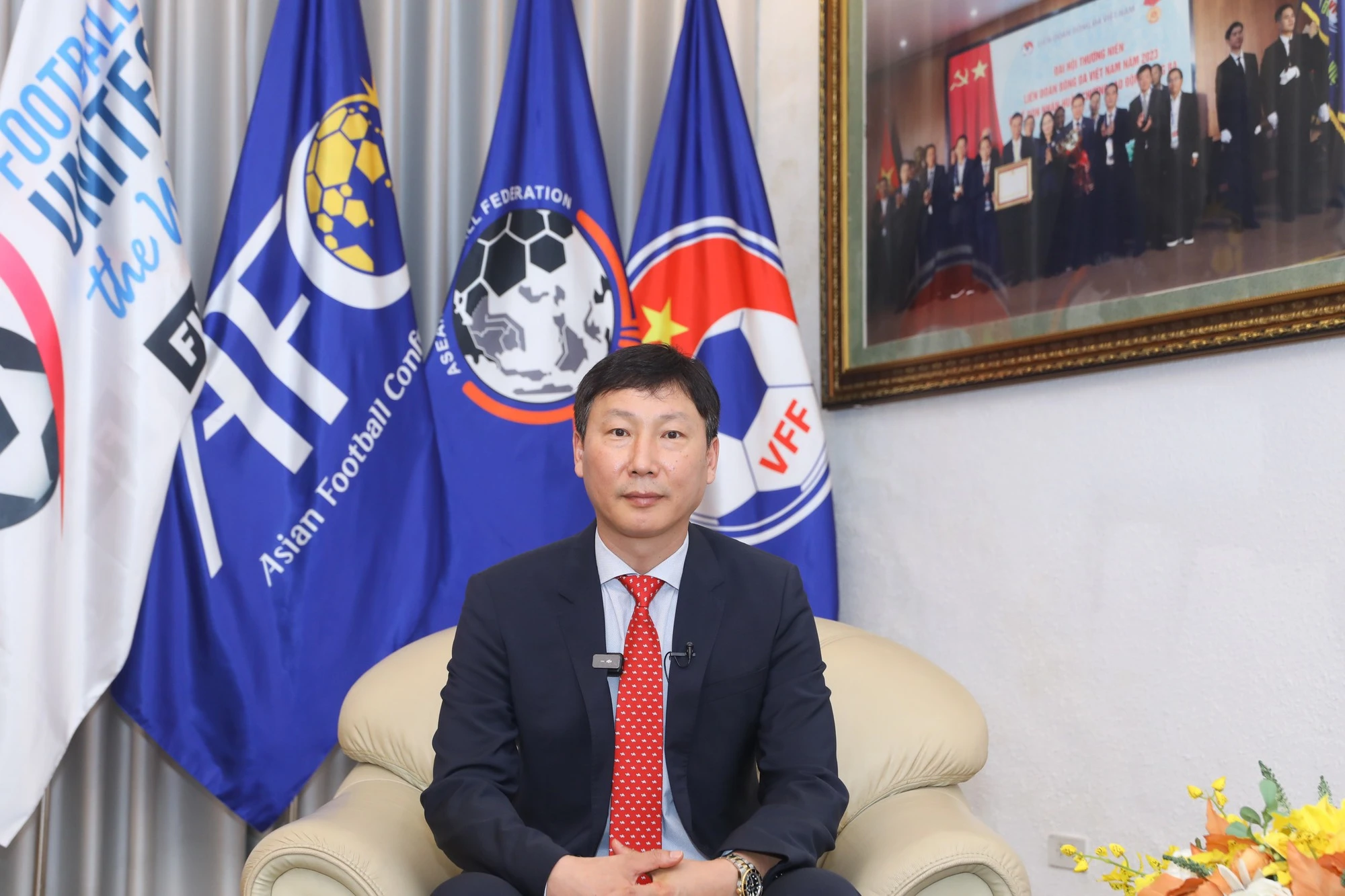 Hành trình của HLV Kim Sang-sik và bóng đá Việt Nam: Cùng nhau vượt sóng gió