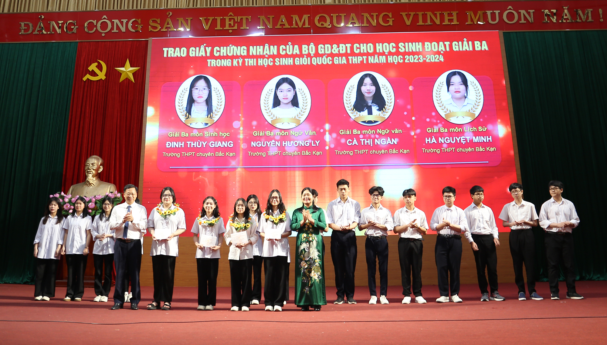 UBND tỉnh Bắc Kạn tuyên dương học sinh giỏi quốc gia