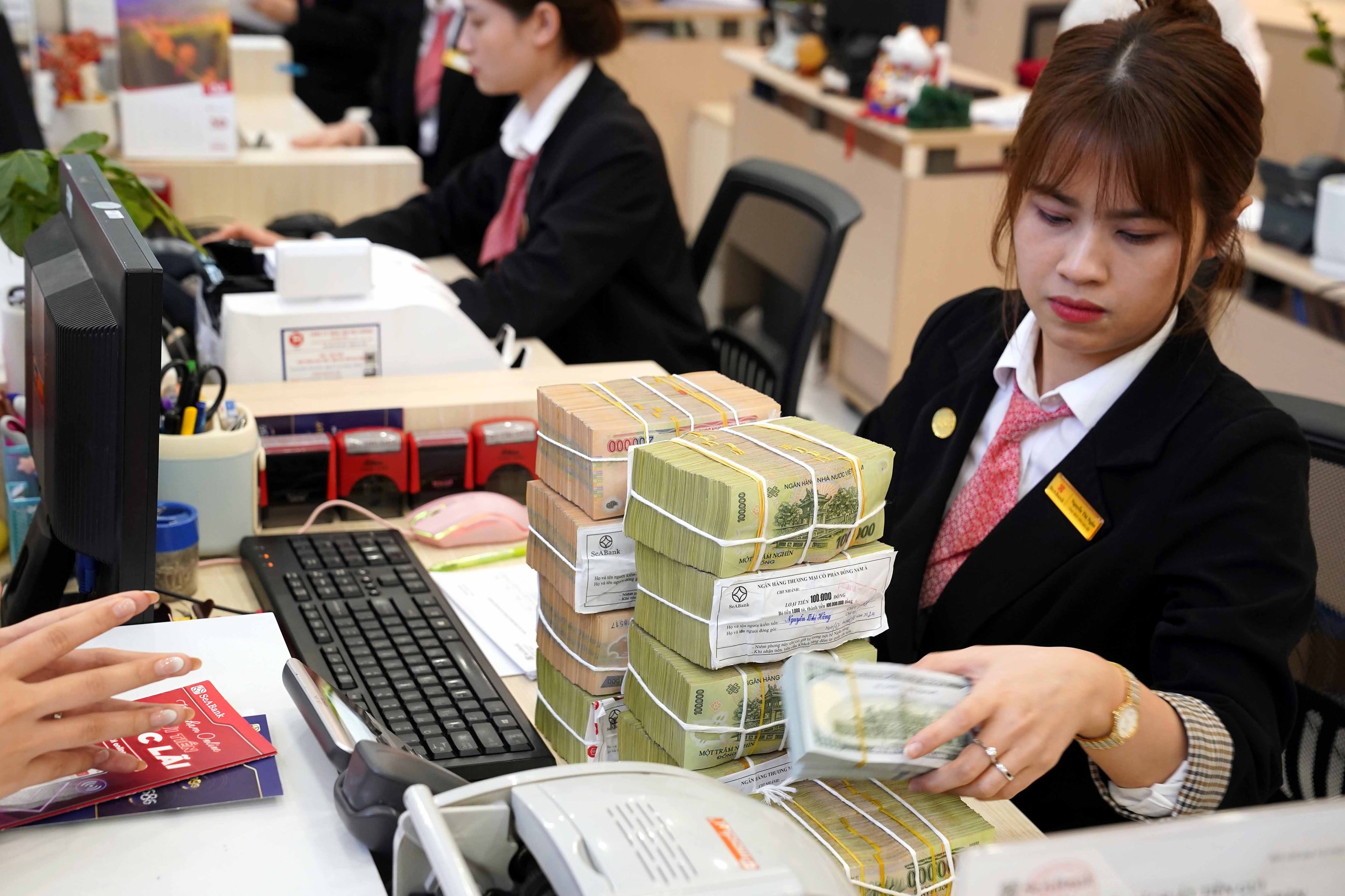 Lãi suất tăng, giá vàng bùng nổ- Ảnh 2. Lãi suất tiết kiệm cũng tăng lên