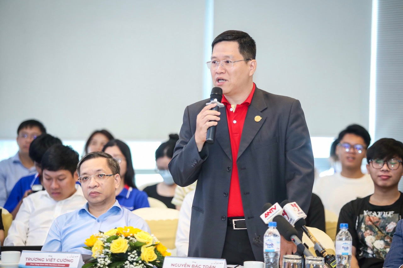 Chúng tôi có nhiều vé giá thấp, giá hợp lý khi khách hàng mua sớm- Ảnh 1. Ông Nguyễn Bác Toán - Phó tổng giám đốc Vietjet cho rằng chủ đề giá vé máy bay đang rất nóng