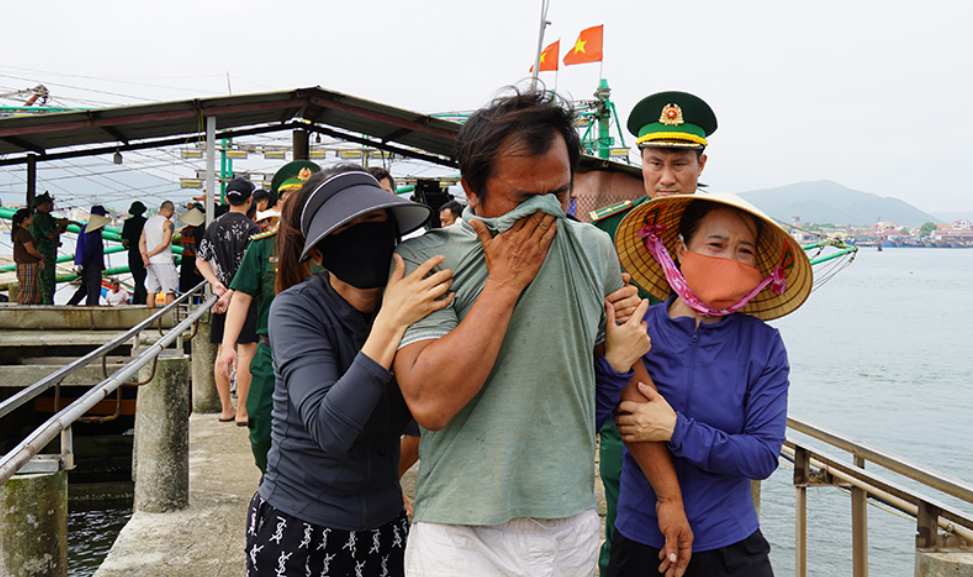 Ngư dân thoát chết trở về: ‘Đời tôi chưa khi nào thấy vòi nước cao như thế’- Ảnh 1.