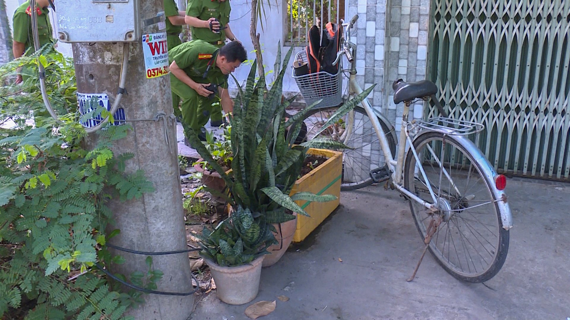 Người đàn ông tử vong nghi do cắt trộm dây điện- Ảnh 2. Xe đạp nghi là của nạn nhân