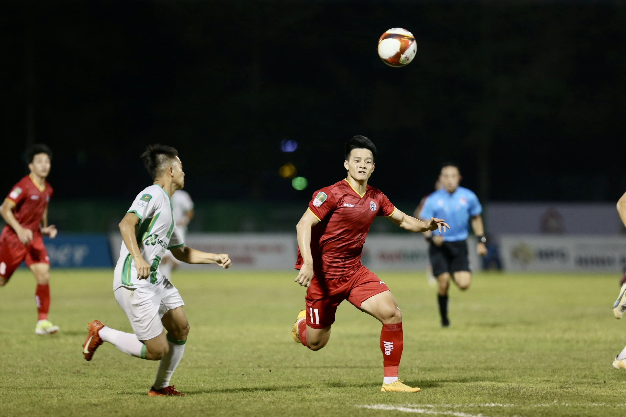 'Người không phổi' tắt điện, PVF-CAND khó bắt kịp Đà Nẵng trong cuộc đua lên hạng 'Người không phổi' tắt điện, PVF-CAND khó bắt kịp Đà Nẵng trong cuộc đua lên hạng