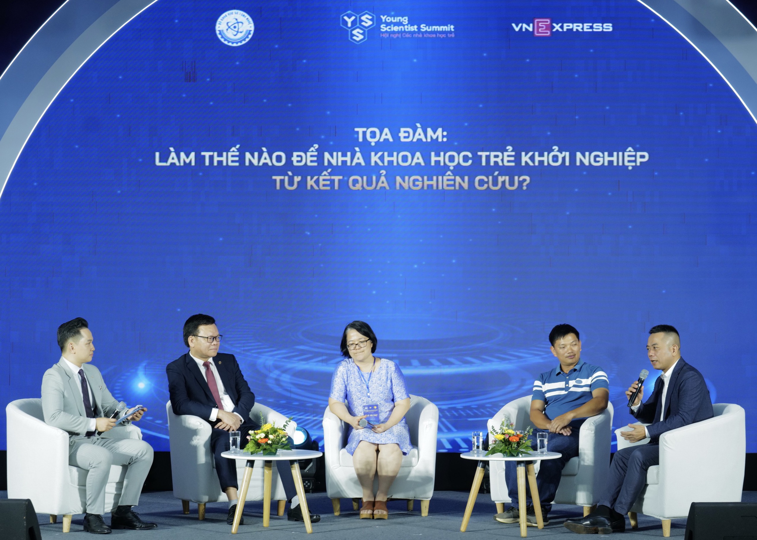 Các diễn giả tham gia tọa đàm 