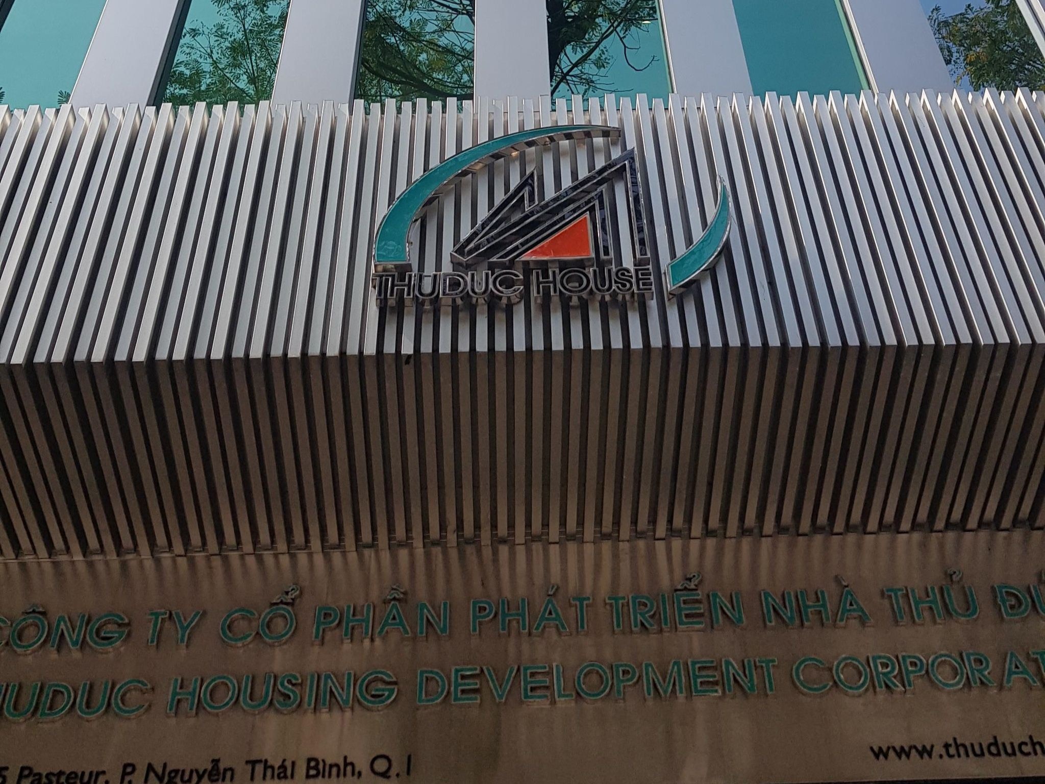 Nợ thuế gần 92 tỉ đồng, ThuDuc House bị cưỡng chế 'đúp'- Ảnh 1. Quyết định cưỡng chế dừng làm thủ tục hải quan đối với hàng hóa xuất nhập khẩu của ThuDuc House có hiệu lực từ ngày 2.5.2024