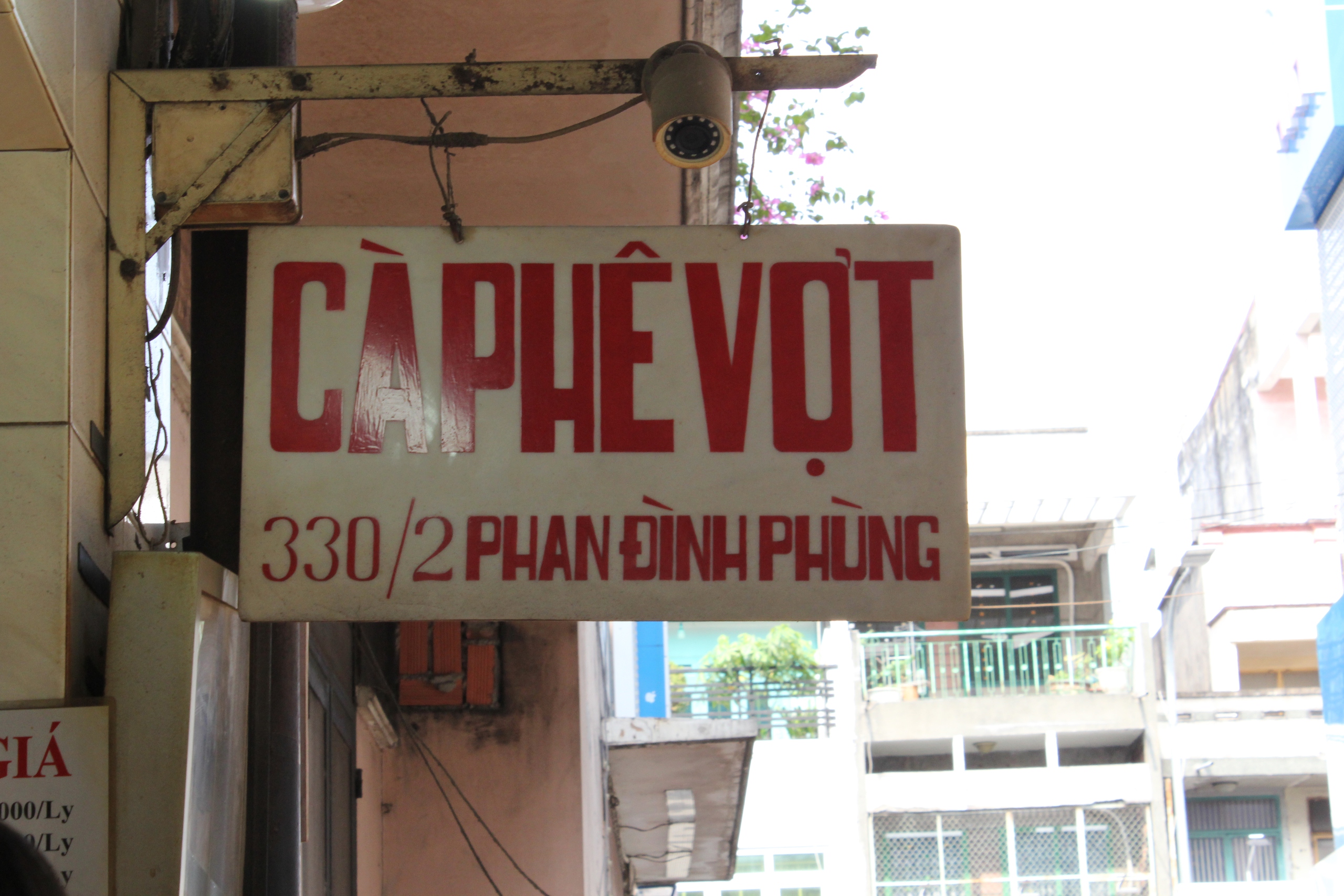 Cà phê vợt Phan Đình Phùng là một trong những quán nổi tiếng nhất ở TP.HCM Cà phê vợt đường Phan Đình Phùng (Q.Phú Nhuận) là một trong những quán nổi tiếng nhất ở TP.HCM