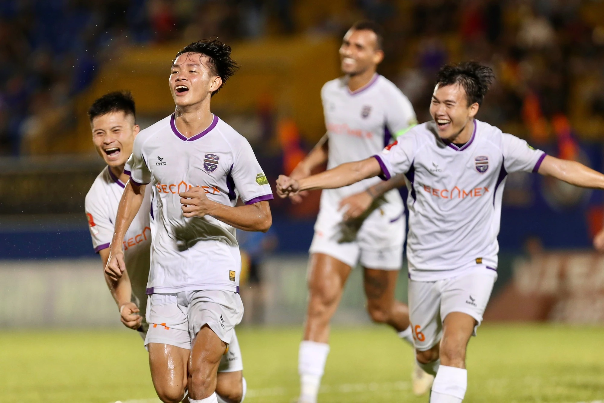 Tiến Linh, Vĩ Hào ghi điểm với tân HLV trưởng đội tuyển Việt Nam Kim Sang-sik Tiến Linh, Vĩ Hào ghi điểm với tân HLV trưởng đội tuyển Việt Nam Kim Sang-sik