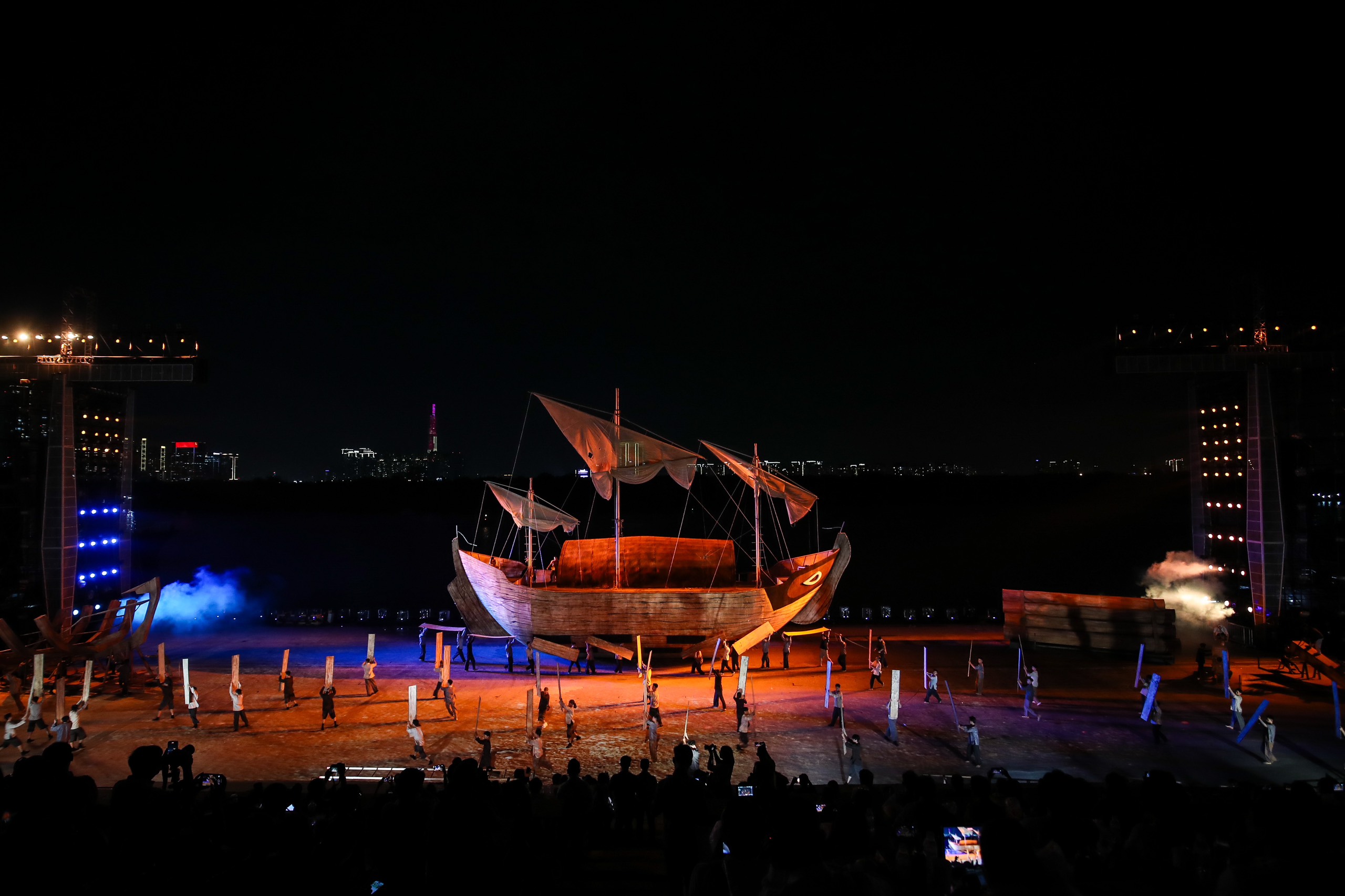 Tối nay, TP.HCM cấm xe gần 20 tuyến đường trung tâm- Ảnh 1. Tối nay, TP.HCM cấm xe gần 20 tuyến đường trung tâm- Ảnh 1.