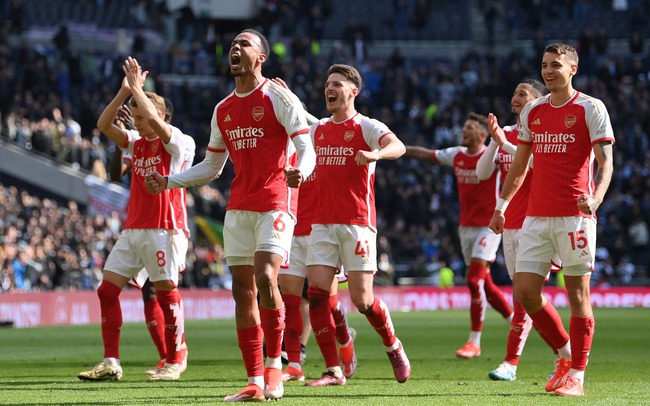 Tottenham 2-3 Arsenal: Dấu ấn... sai lầm cá nhân, chiến thắng nghẹt thở!