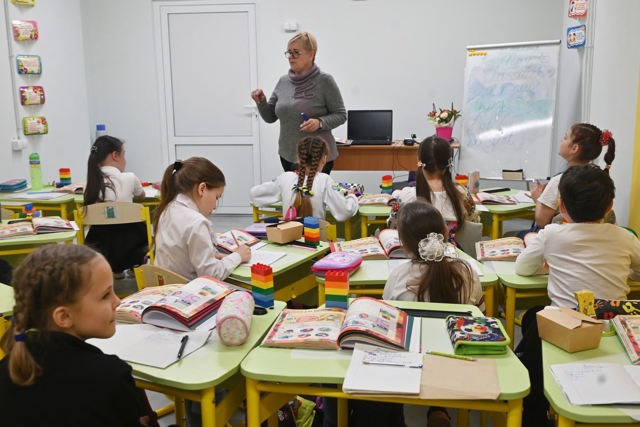 Trường học dưới lòng đất tại Ukraine Trường học dưới lòng đất tại Ukraine