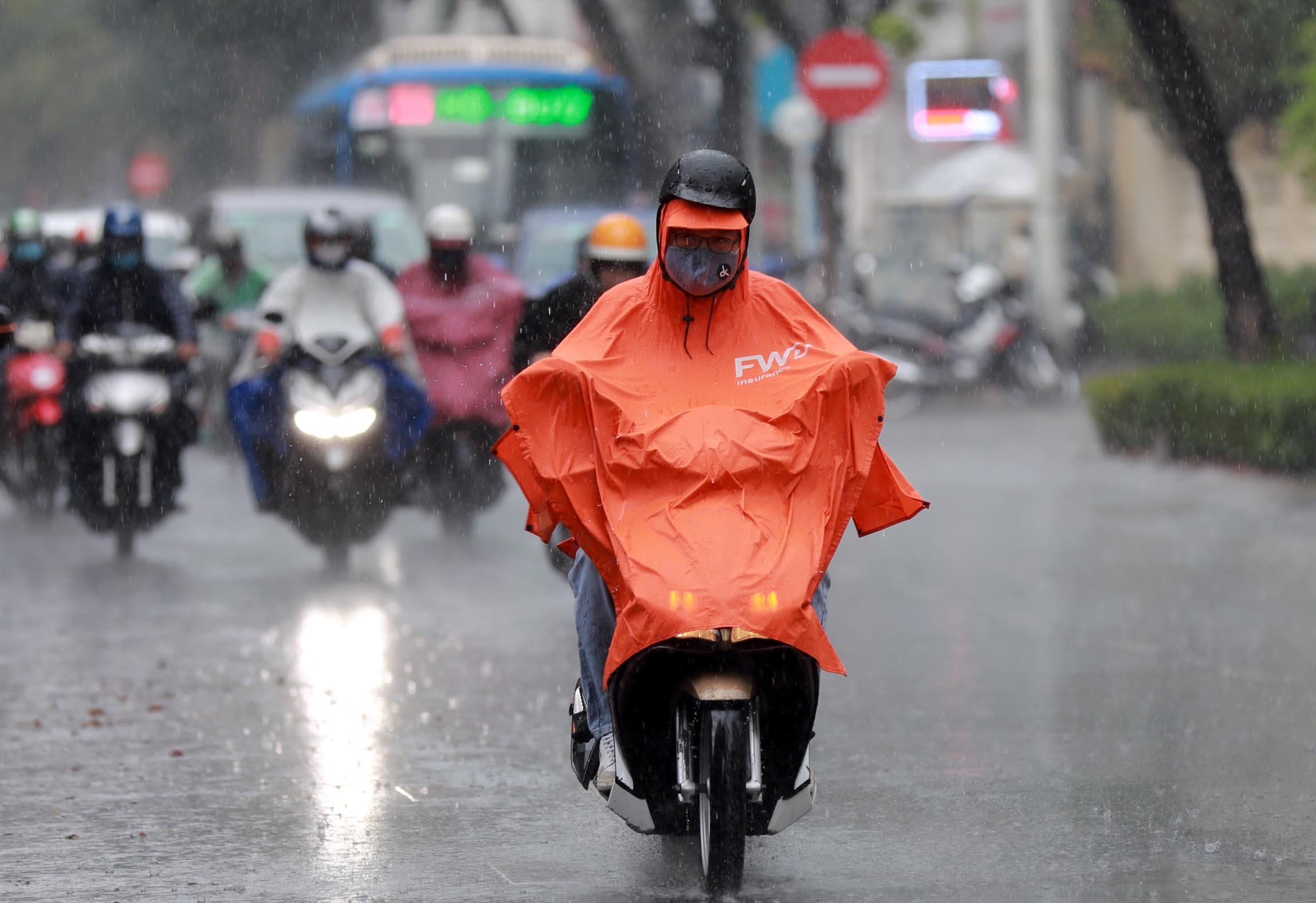 Từ chiều tối nay, TP.HCM cùng các Nam bộ và Tây nguyên sẽ đón đợt mưa chuyển mùa kéo dài nhiều ngày