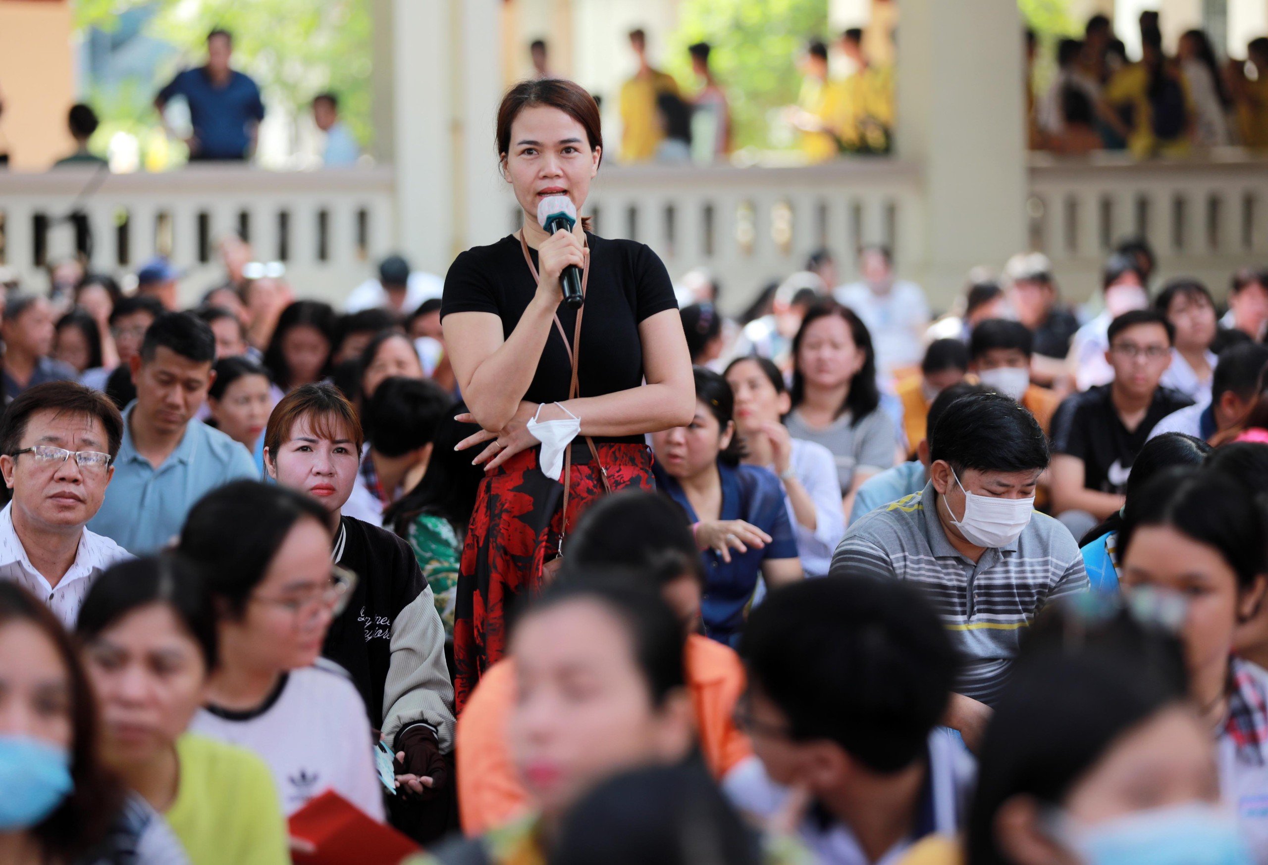 Phụ huynh đặt câu hỏi trong chương trình tư vấn tuyển sinh vào lớp 10 năm học 2024 - 2025 của Trường THPT chuyên Lê Hồng Phong (TP.HCM)