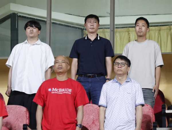 VFF thuê hẳn 2 phiên dịch xịn cho HLV Kim Sang-sik, phân công cụ thể như thế nào? VFF thuê hẳn 2 phiên dịch xịn cho HLV Kim Sang-sik, phân công cụ thể như thế nào?