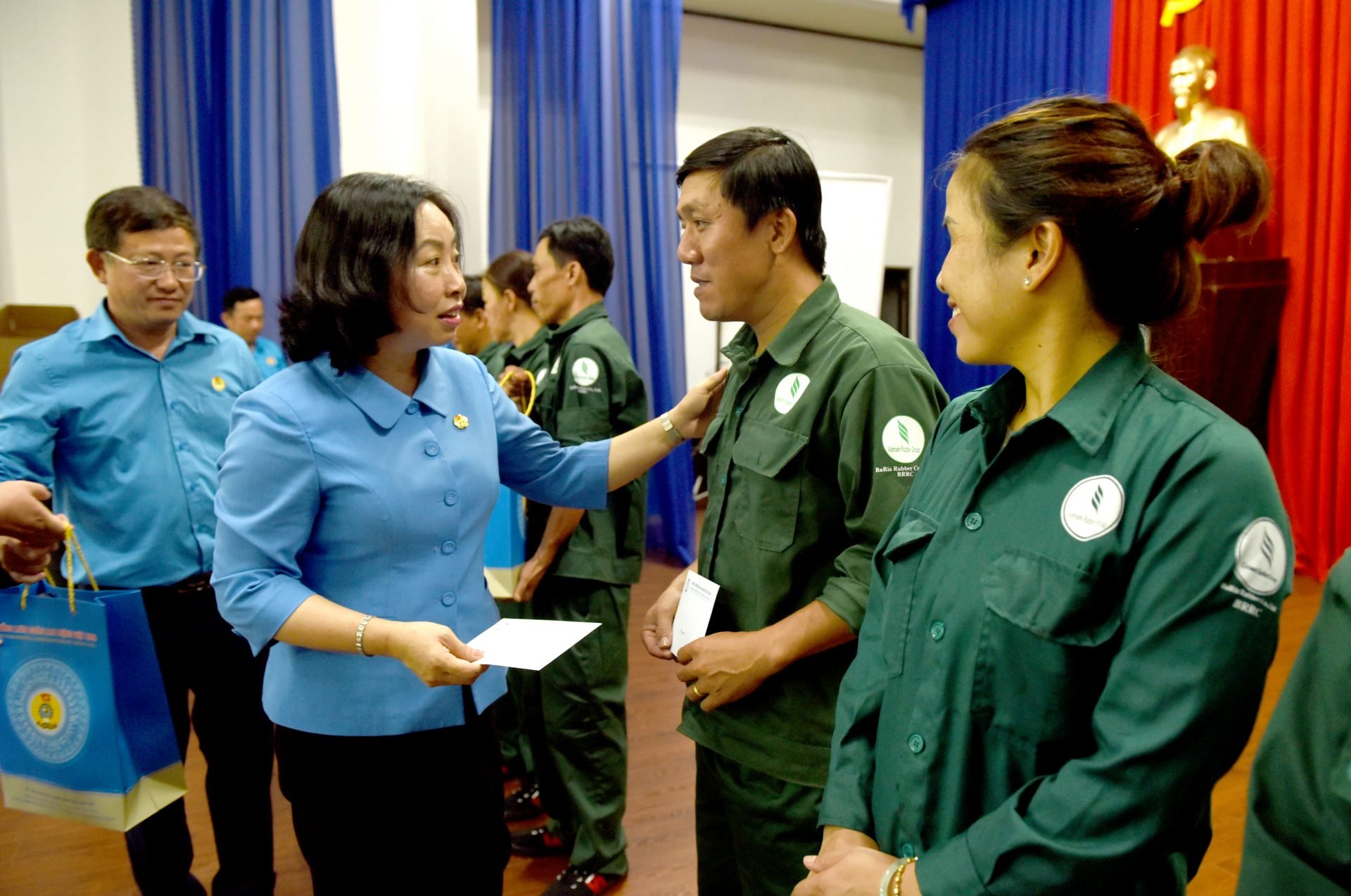 VRG chăm lo cho người lao động trong cao điểm Tháng công nhân- Ảnh 1.