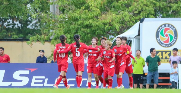 Vạn Sự chớp sai lầm đối thủ giúp CLB Hà Nội I so kè cùng đội TP.HCM I Vạn Sự chớp sai lầm đối thủ giúp CLB Hà Nội I so kè cùng đội TP.HCM I