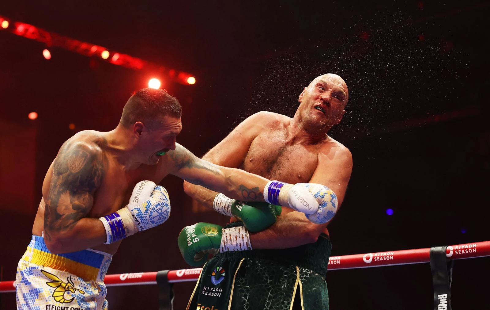 Võ sĩ Usyk hạ Tyson Fury thống nhất 4 đai vô địch quyền anh hạng nặng