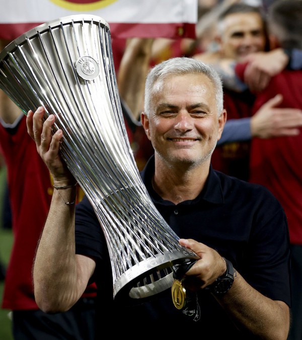 HLV Mourinho có bến đỗ mới không ai ngờ sau gần 6 tháng thất nghiệp