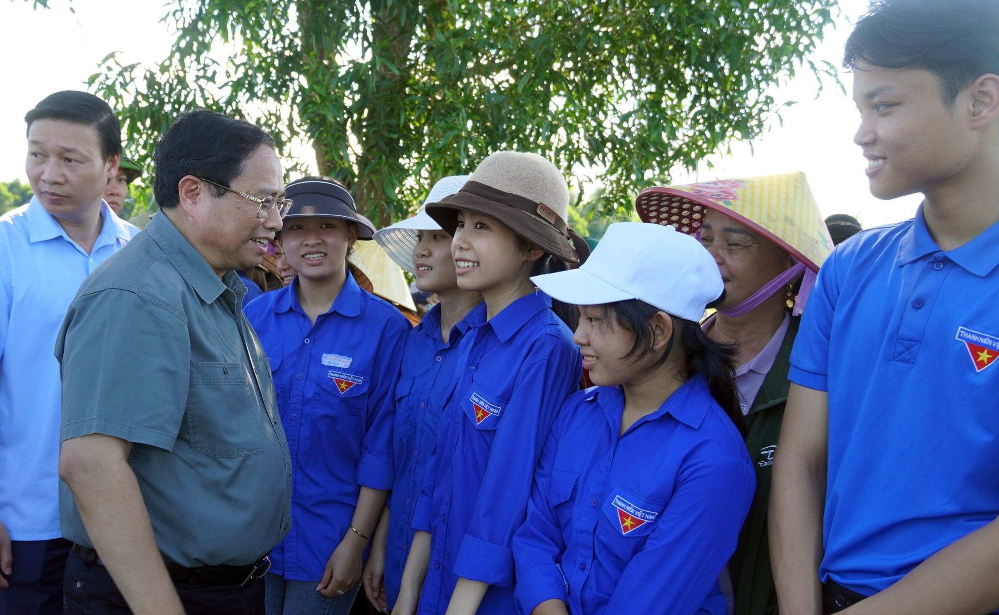 [Thủ tướng Phạm Minh Chính thăm hỏi các bạn Đoàn viên, thanh niên tại xã Mỹ Thủy (H.Lệ Thủy, Quảng Bình)]_[THANH LỘC].jpg