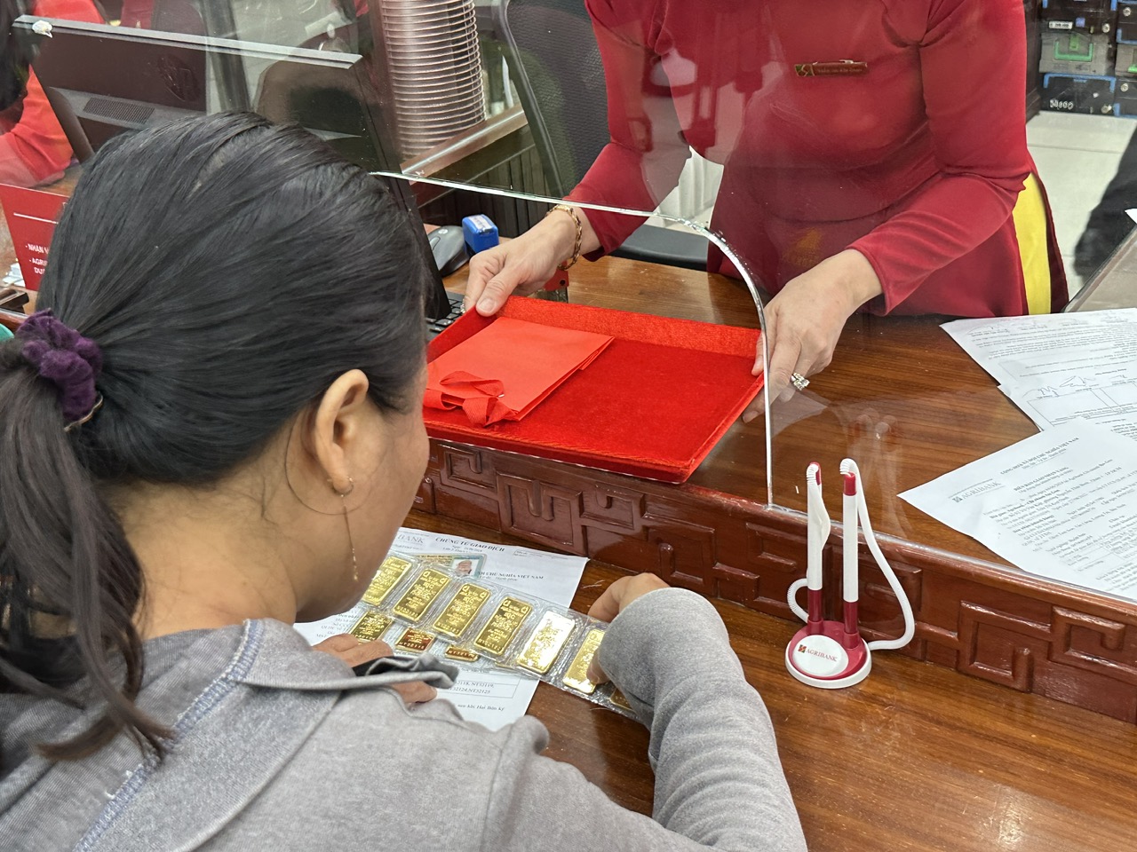 Một số điểm tạm ngưng nhận khách mua vàng sau khi mở bán 30 phút- Ảnh 5. Một số điểm tạm ngưng nhận khách mua vàng sau khi mở bán 30 phút- Ảnh 5.