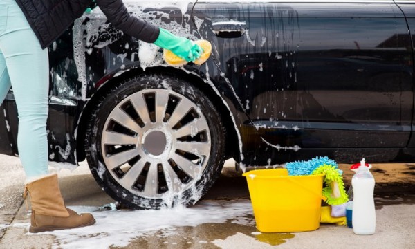 5 điều không nên làm khi tự rửa ô tô, tránh gây tổn hại bề mặt sơn 5 điều không nên làm khi tự rửa ô tô, tránh gây tổn hại bề mặt sơn