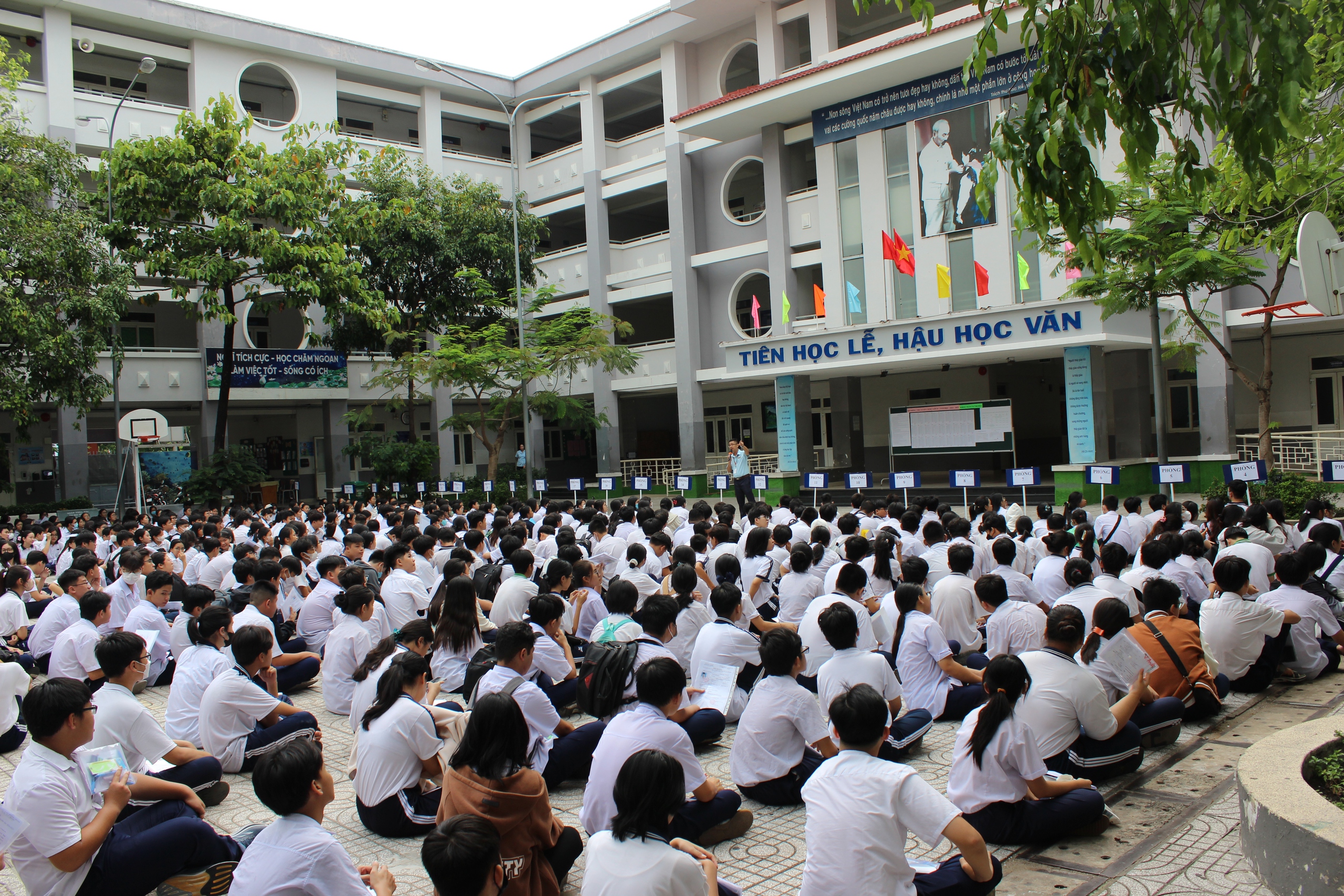 Thi tuyển sinh lớp 10: Đừng lỡ dở tương lai vì giấc ngủ trưa!- Ảnh 2.