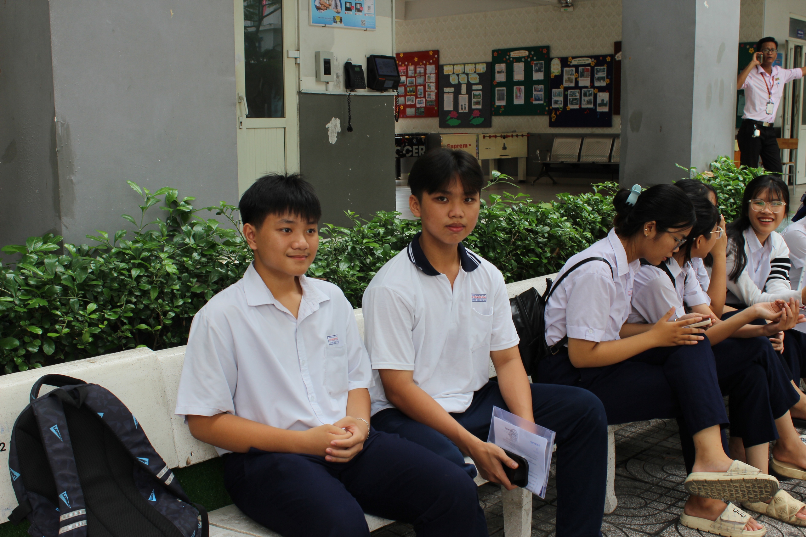 Sĩ tử không dám 'học tủ', ăn 3 ly chè đậu đỏ... cầu may thi lớp 10- Ảnh 4.