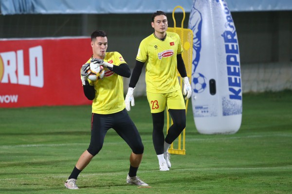 HLV Kim Sang-sik dùng chiến thuật gì đấu Philippines?