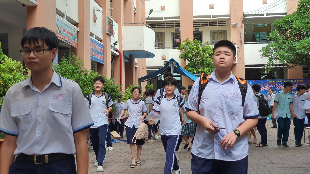 Đề thi văn vào lớp 10 TP.HCM có 'Chiếc lược ngà': Sẽ 'mưa' điểm 7, 8?- Ảnh 5.