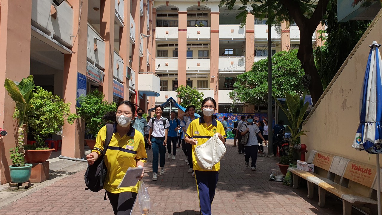 Đau bụng, nôn ói trước giờ thi văn lớp 10- Ảnh 2.