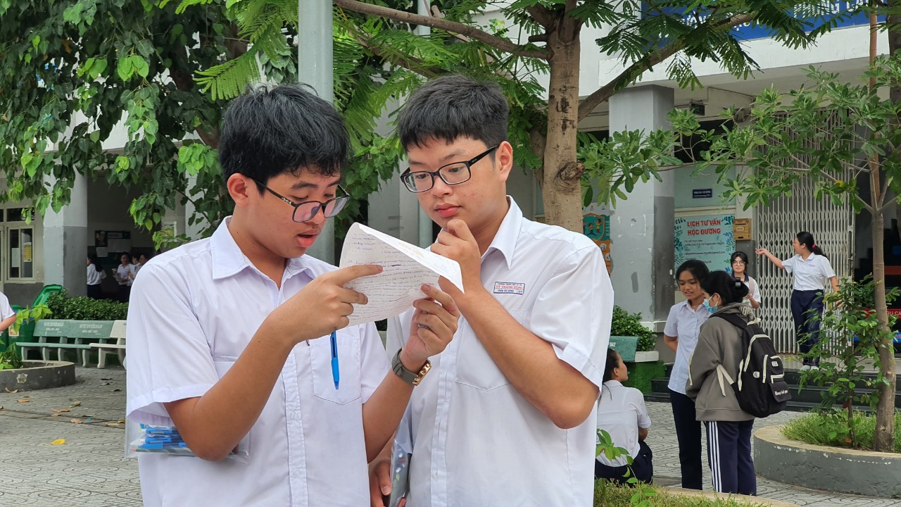 Vừa thi xong tiếng Anh đã lo điểm chuẩn lớp 10 của TP.HCM tăng- Ảnh 2.