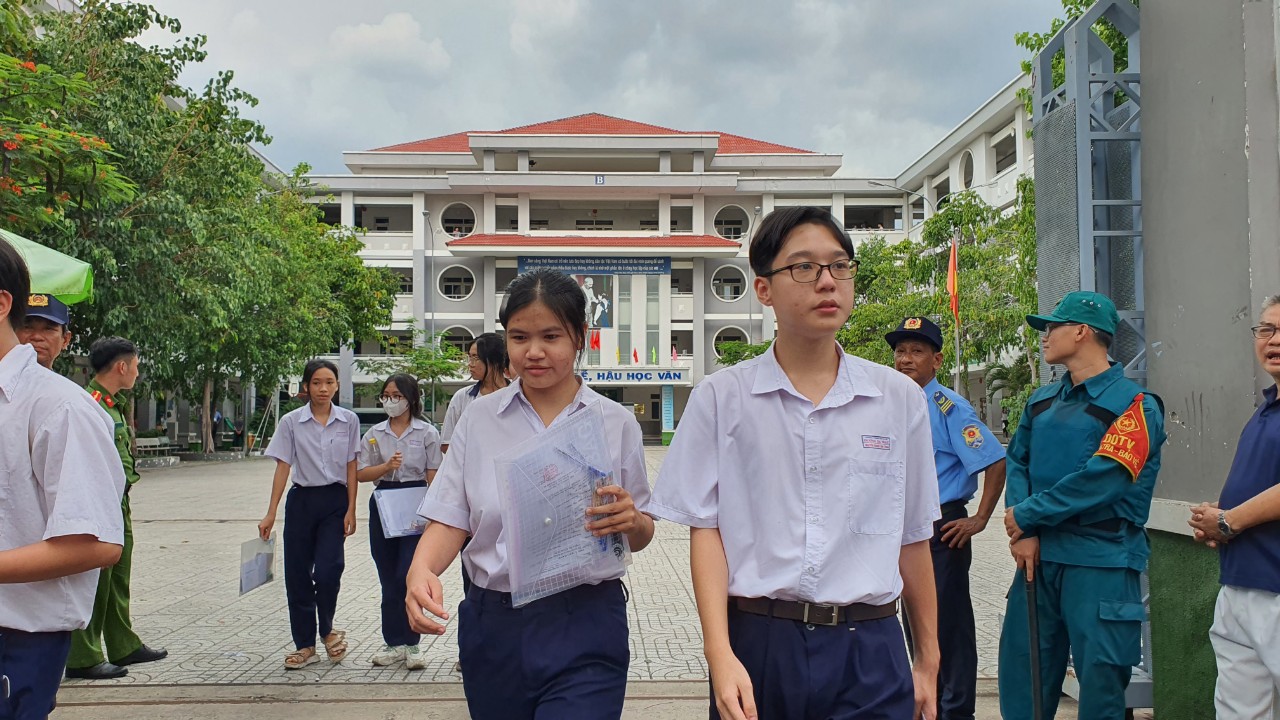Vừa thi xong tiếng Anh đã lo điểm chuẩn lớp 10 của TP.HCM tăng- Ảnh 3.