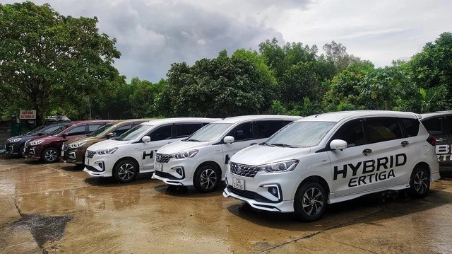 Loạt xe hybrid tại Việt Nam lại đua giảm giá