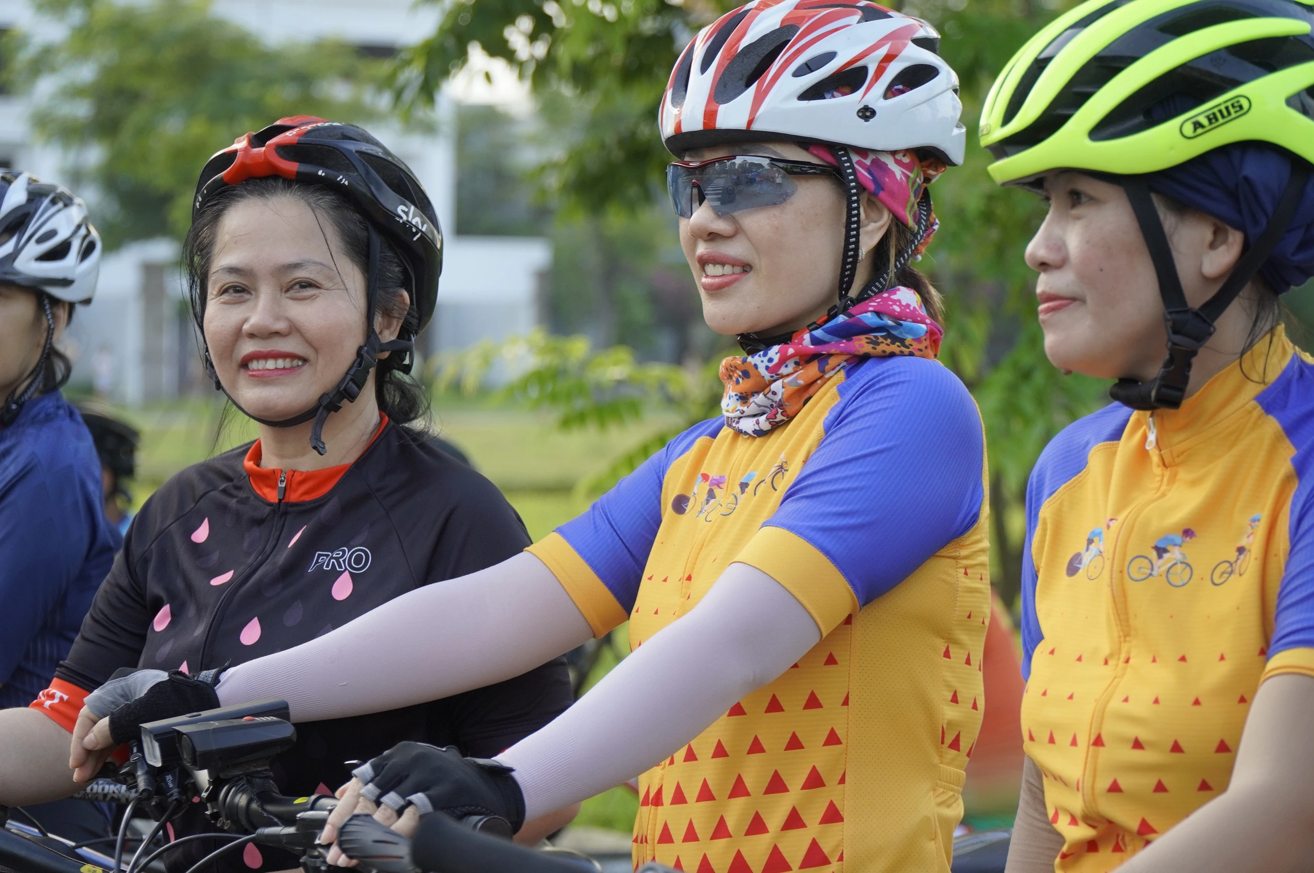 Ngắm các ‘bóng hồng’ duyên dáng sắp tranh tài tại Ngày hội đạp xe Vì hòa bình