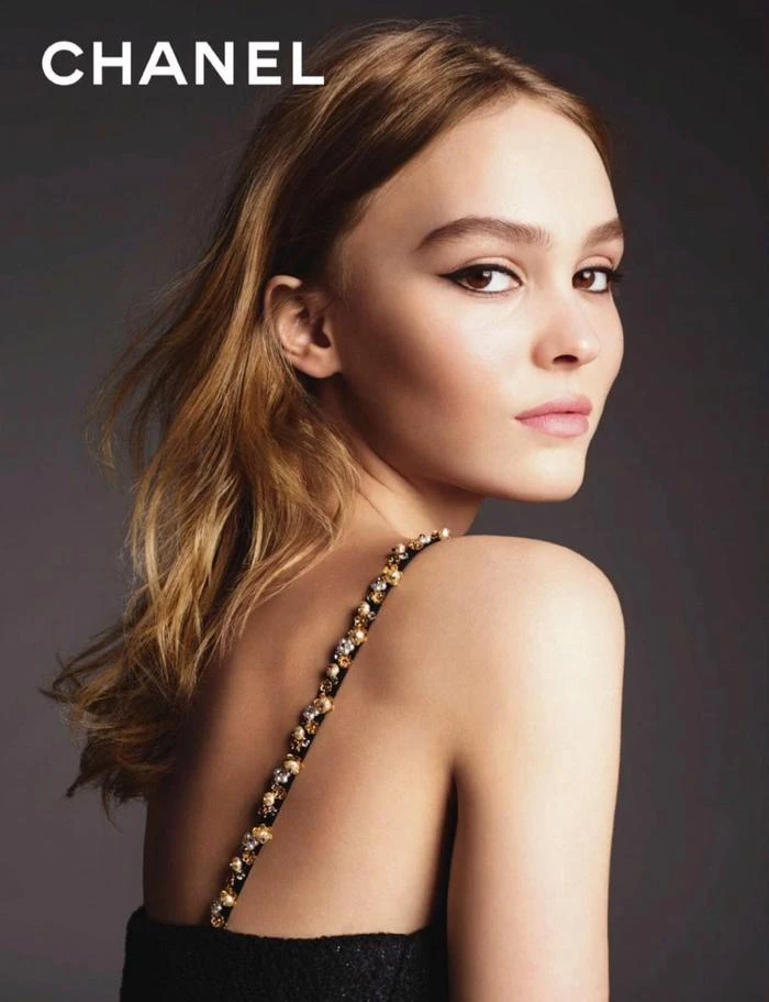 Lily-Rose Depp: Nàng thơ xinh đẹp được Chanel cưng chiều